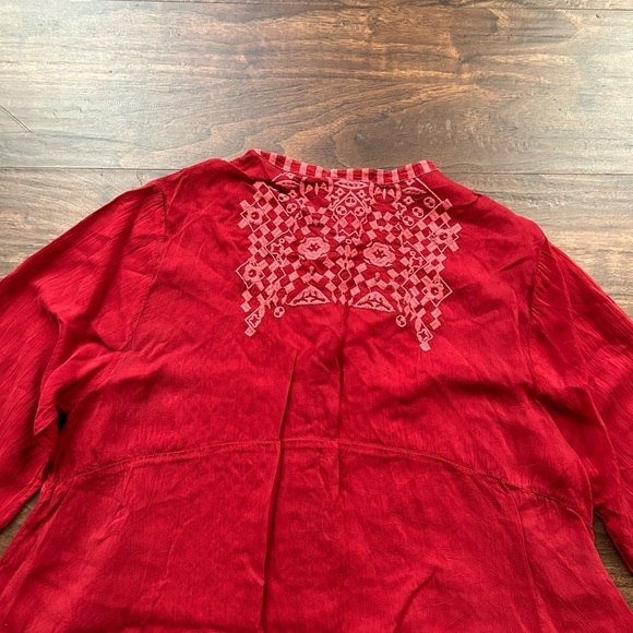 Johnny Was Rona Georgette Floral Embroidered Tunic 
Burgundy Red 
Size Small - Picture 11 of 16